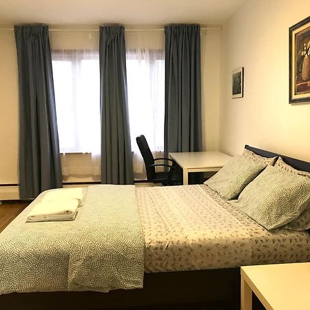 Big Private Room Midmontreal Next To Station Metro - Parking Free Bagian luar foto