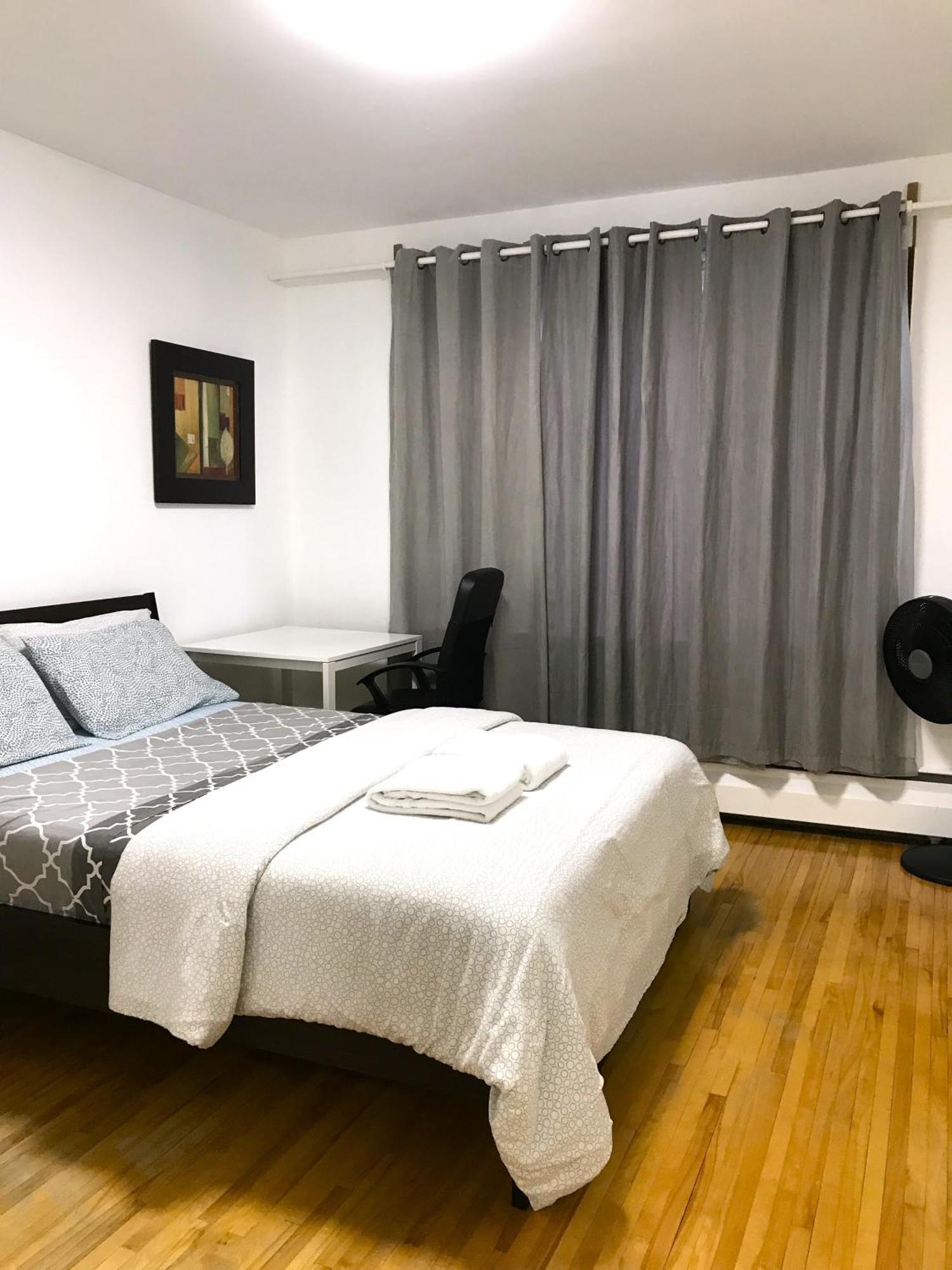 Big Private Room Midmontreal Next To Station Metro - Parking Free Bagian luar foto