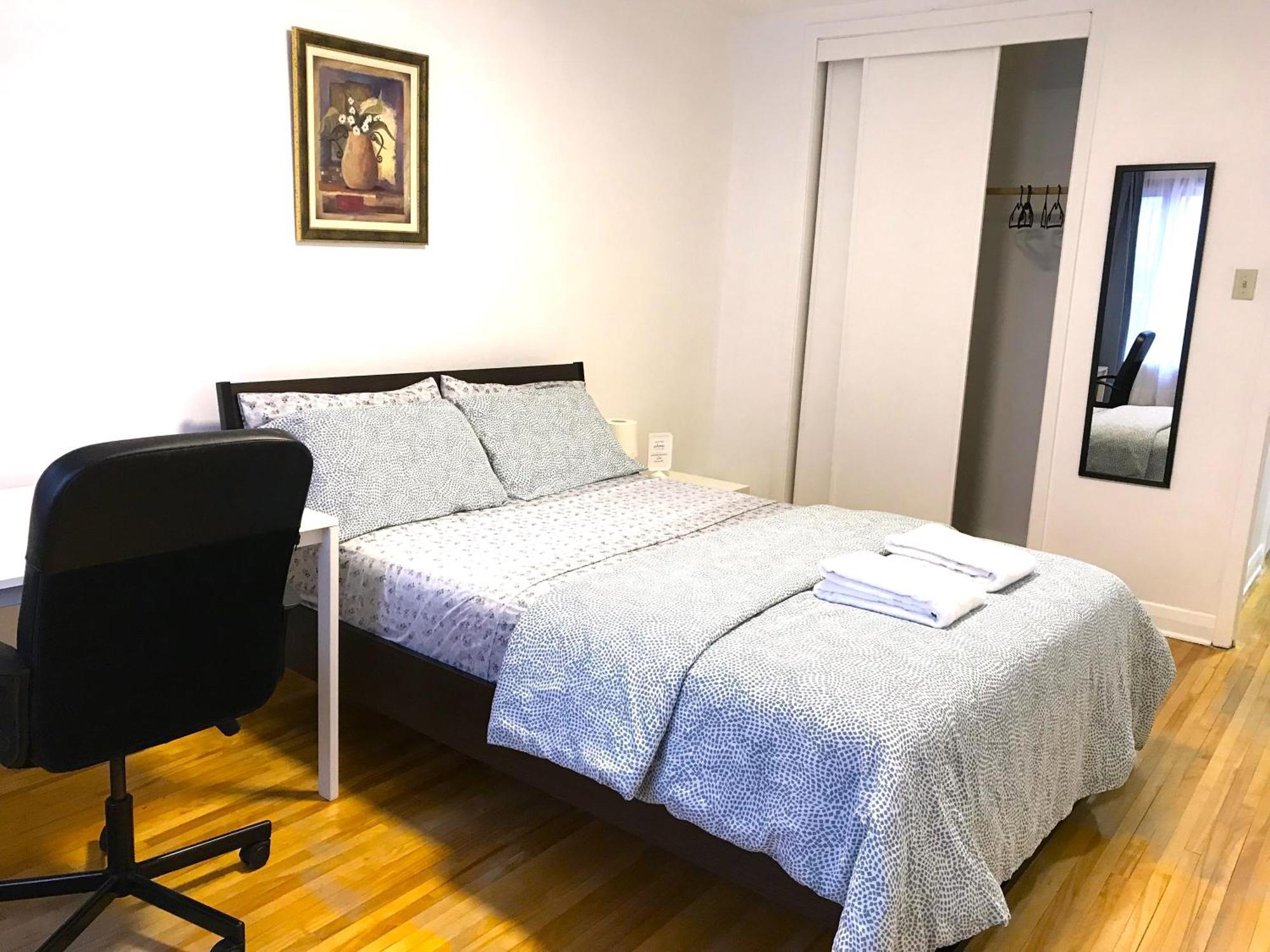 Big Private Room Midmontreal Next To Station Metro - Parking Free Bagian luar foto